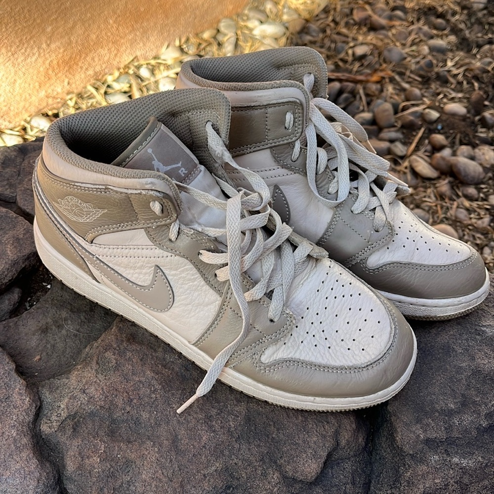 Air Jordan Nike high tops!